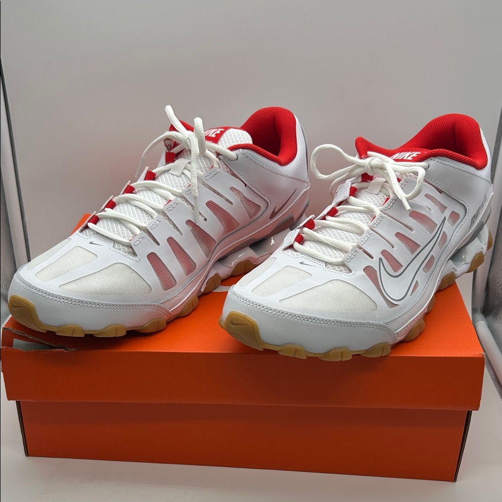 Nike Reax 8 TR Mesh White and Red Sneakers